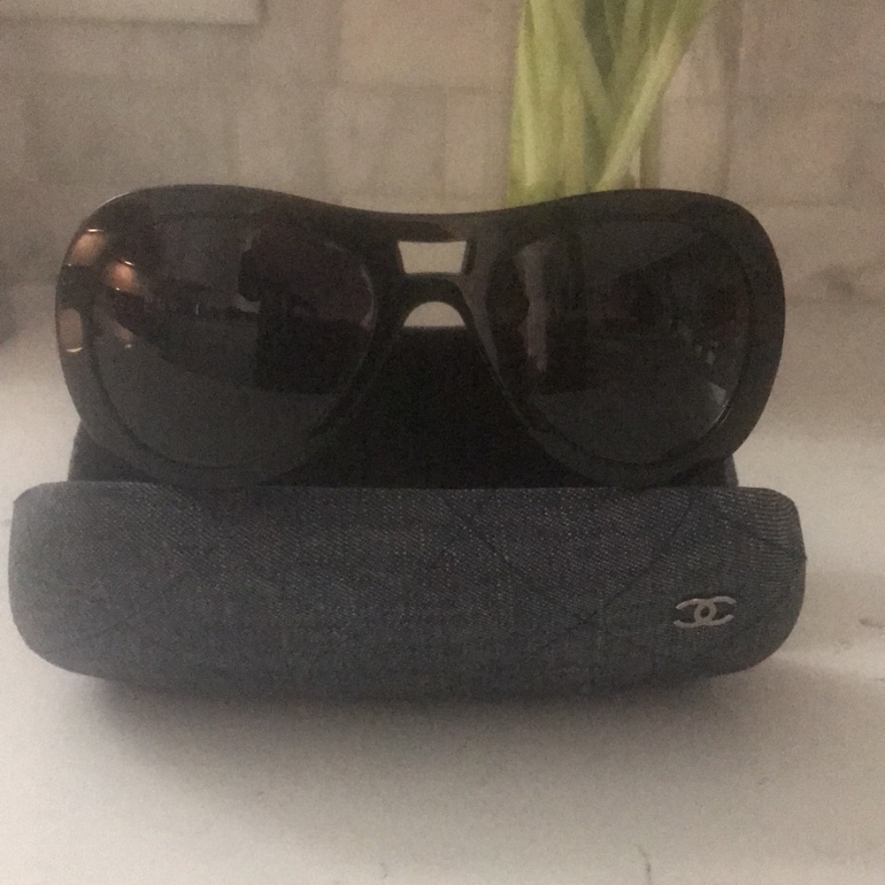CHANEL CUTOUT CC SUNGLASSES